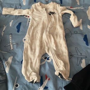 Nike sleeper size newborn